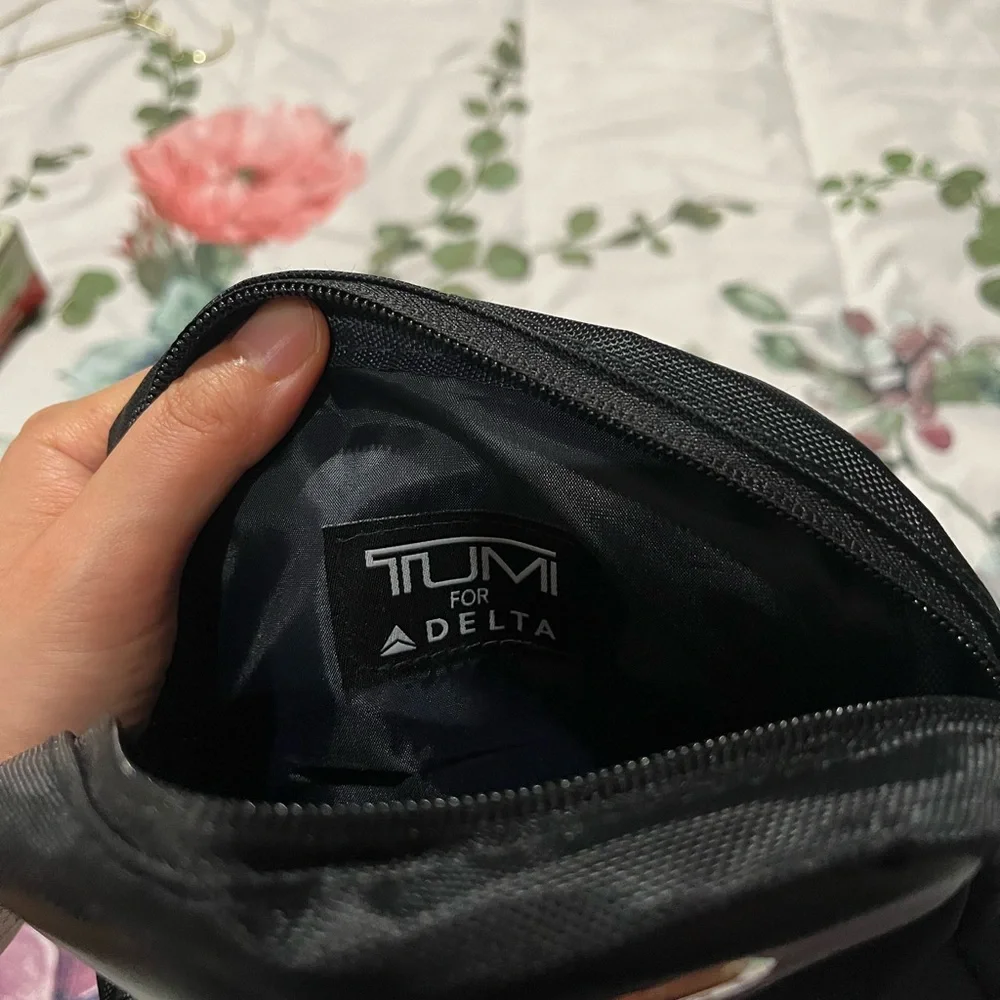 Tumi x delta travel toiletry zip‎ pouch